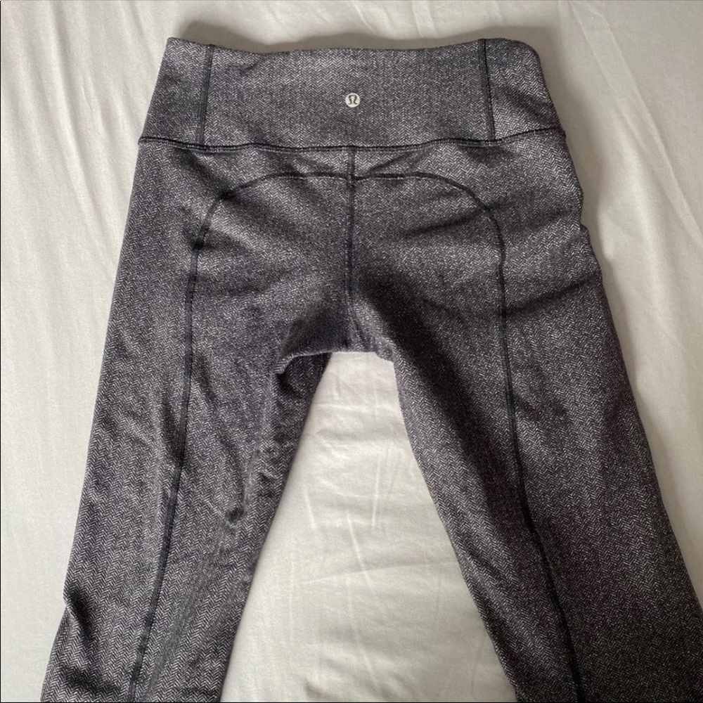 Lululemon herringbone texture leggings, size 6